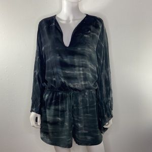 On the road‎ romper